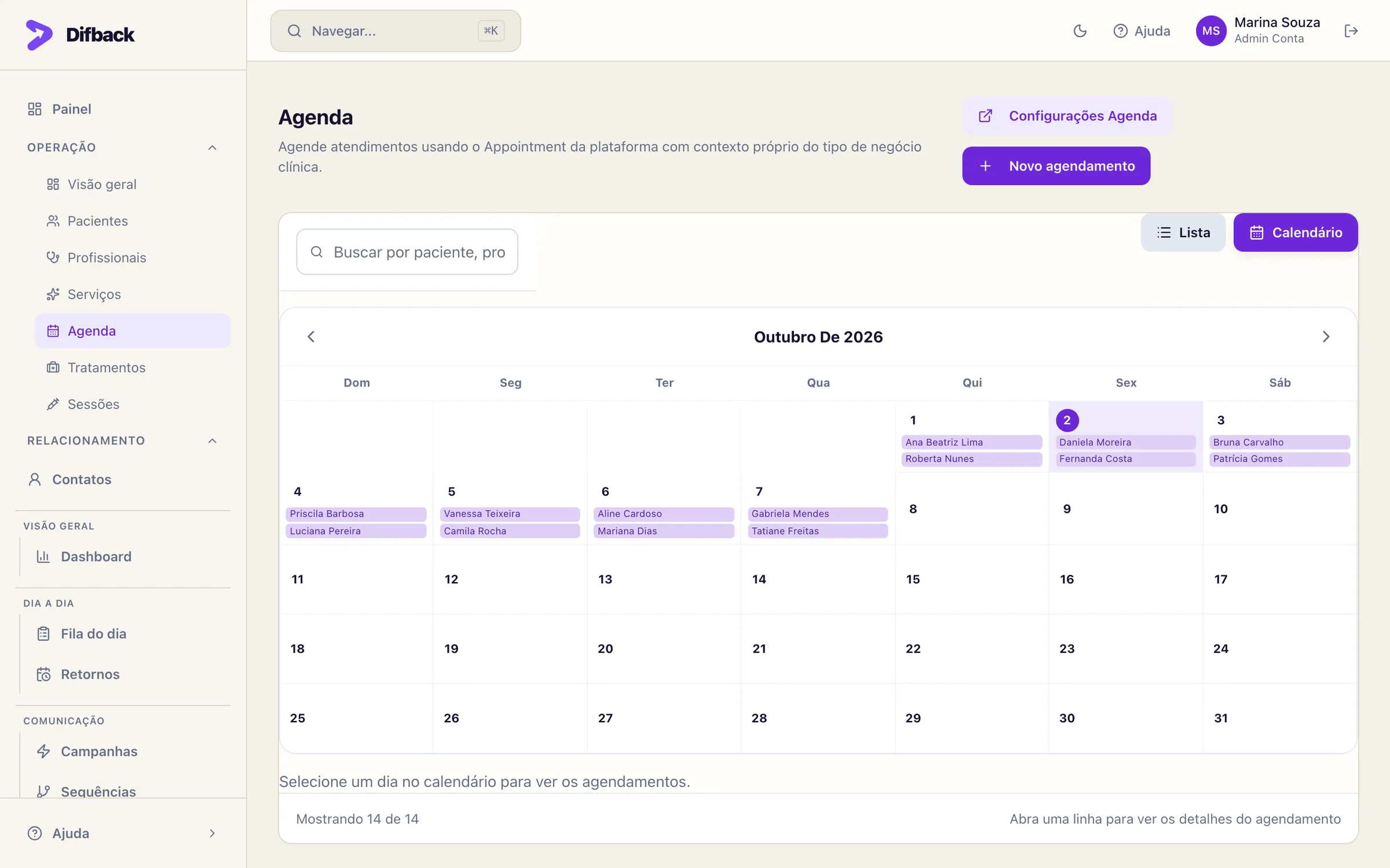Agenda em modo calendário com os nomes dos pacientes em cada dia do mês